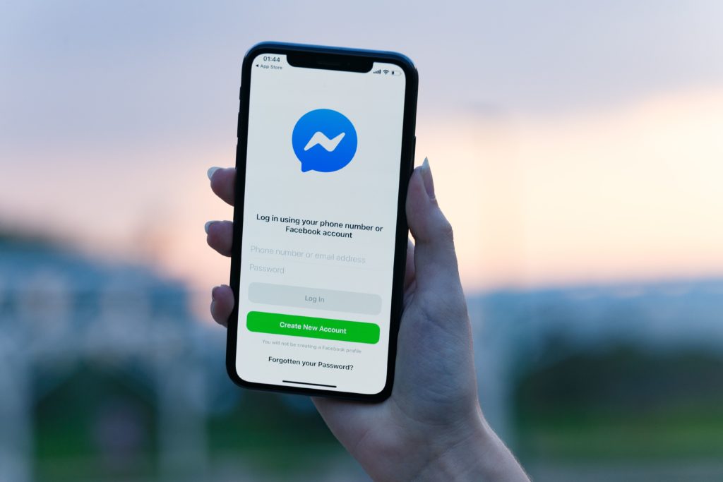spy on messenger without installing software